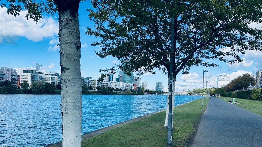 Drei Länder, drei Wege: Spaniens sinkende Schulden, Frankreichs EZB-Schutz, Britanniens Marktzwang Drei Länder, drei Wege: Spaniens sinkende Schulden, Frankreichs EZB-Schutz, Britanniens Marktzwang